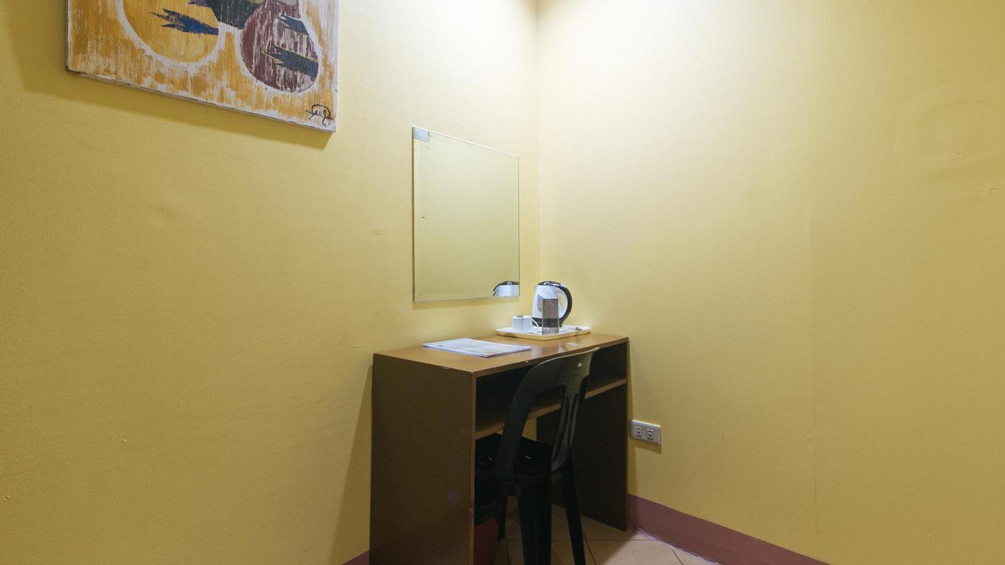 Reddoorz At Comfy Inn Ermita Manilla Buitenkant foto