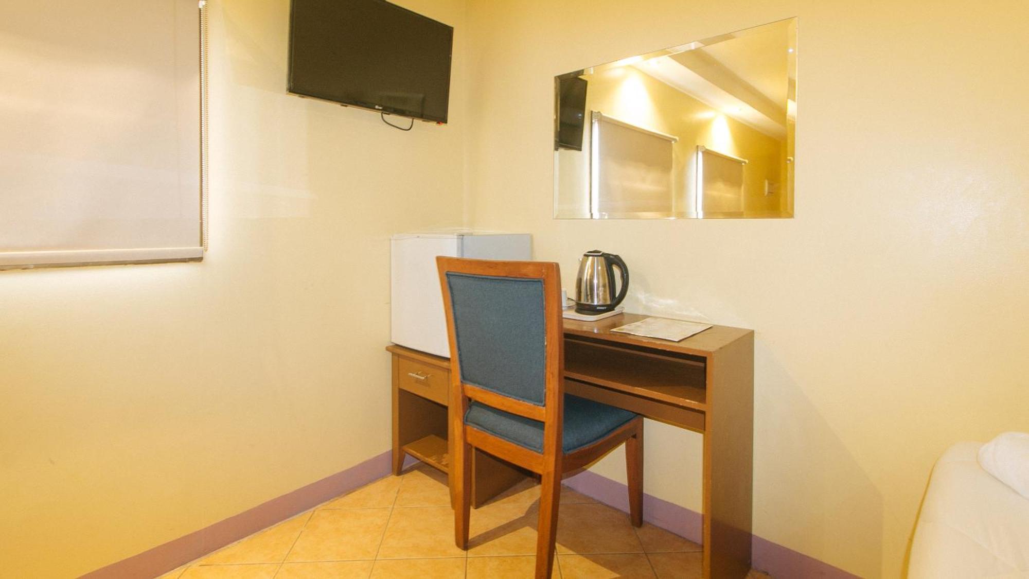 Reddoorz At Comfy Inn Ermita Manilla Buitenkant foto